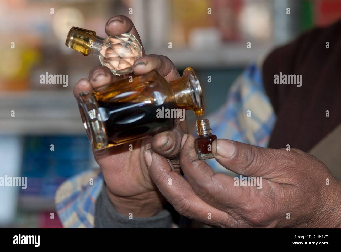 Parfümverkäufer, Nahaufnahme des Parfüms -Indien Stockfoto