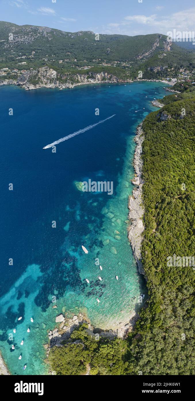Luftaufnahme der Nordküste vom Limni Strand Limni Strand Glyko, auf der Insel Korfu. Griechenland Stockfoto