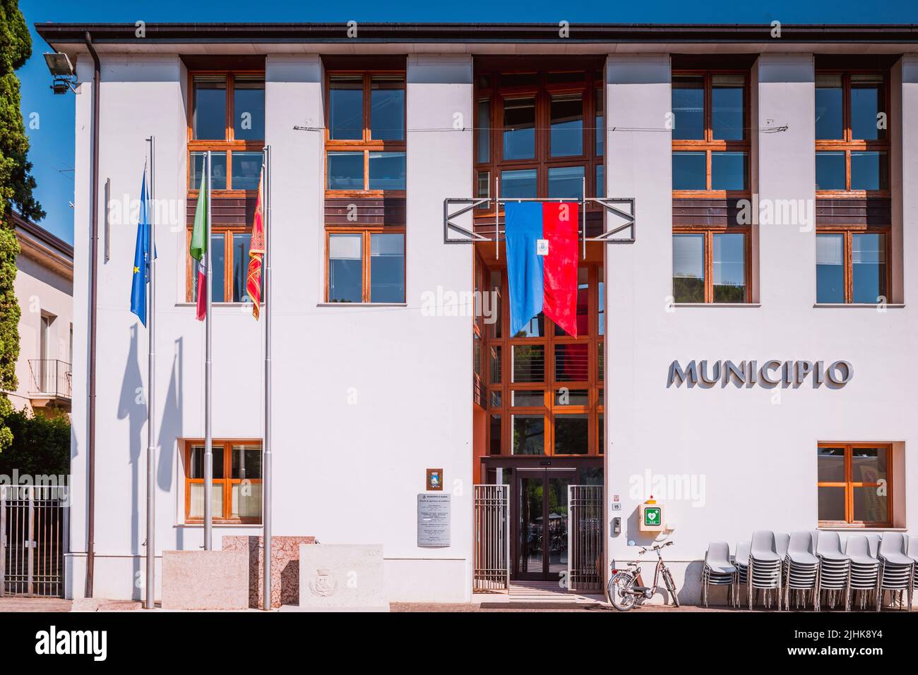Rathaus. Garda ist eine Stadt und Gemeinde am Ufer des Gardasees. Garda, Provinz Verona, Venetien, Italien, Europa Stockfoto