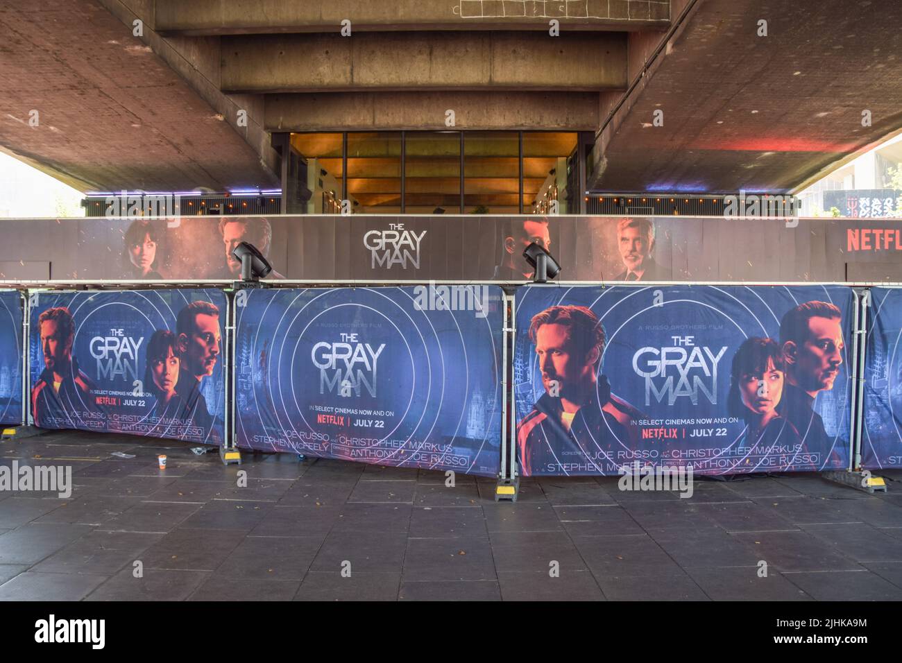 London, Großbritannien. 19.. Juli 2022. Die Vorbereitungen für die Premiere des Netflix-Films The Grey man mit Ryan Gosling und Chris Evans im BFI Southbank laufen. Kredit: Vuk Valcic/Alamy Live Nachrichten Stockfoto