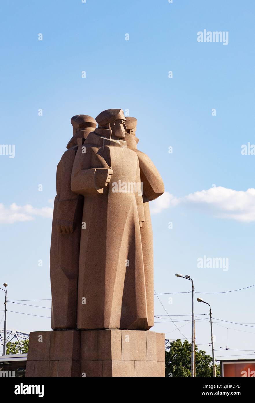 Statue oder Denkmal des lettischen Riflemen - eine Statue aus der sowjetzeit im Zentrum von Riga, Lettland Stockfoto