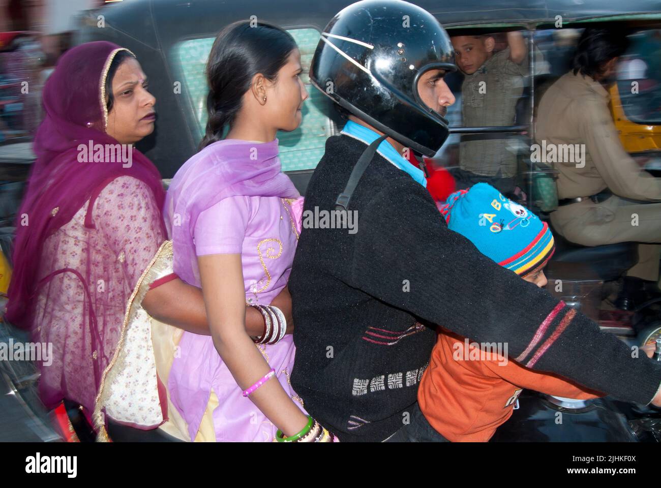 Familientransport auf dem Motorrad - Indien Stockfoto