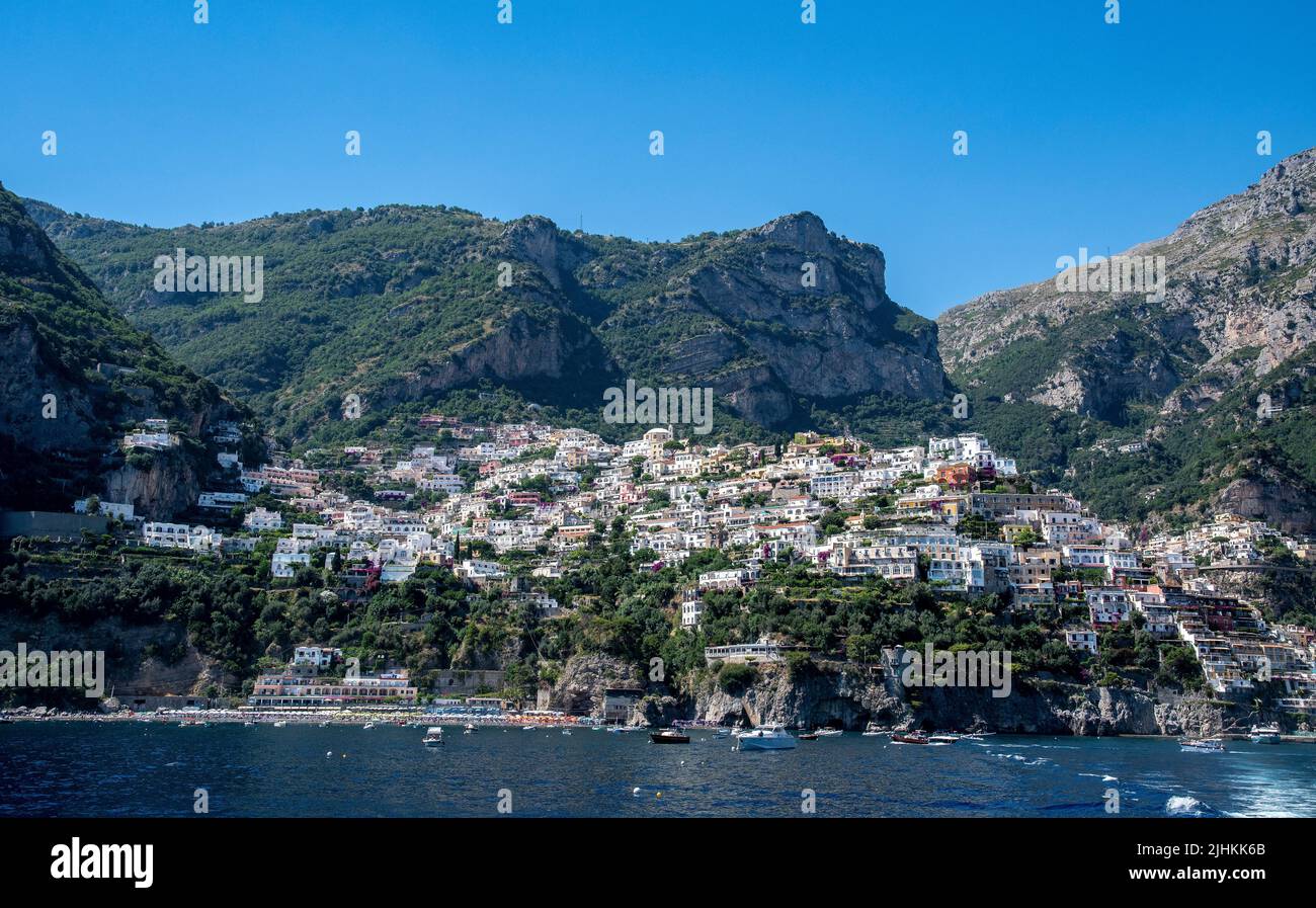 Positano ist ein Dorf an der Amalfiküste Süditaliens. Stockfoto