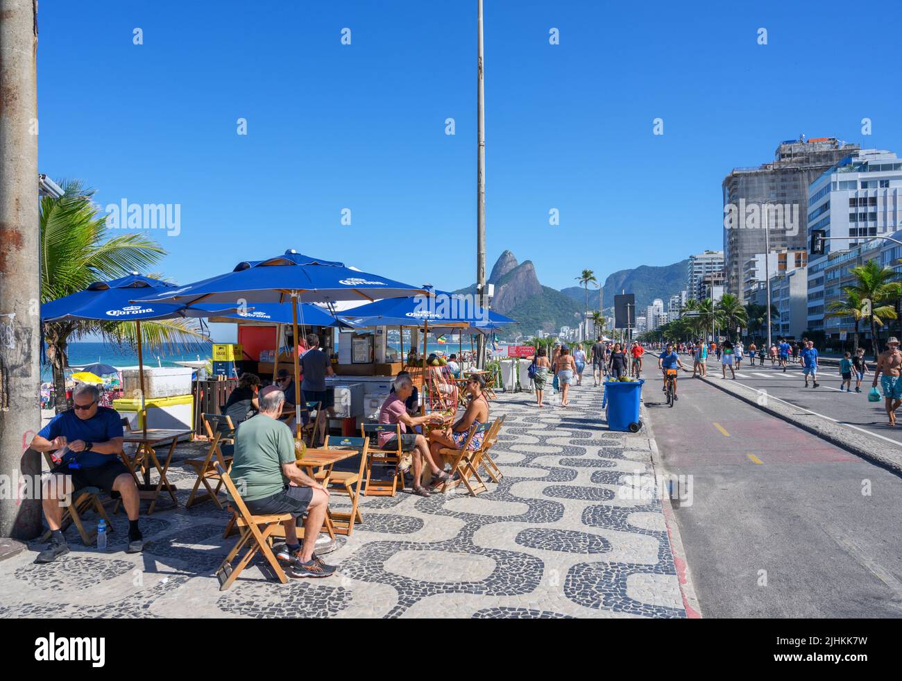 Kiosk an der Strandpromenade, Avenida Vieira Souto, Ipanema, Rio de Janeiro, Brasilien Stockfoto