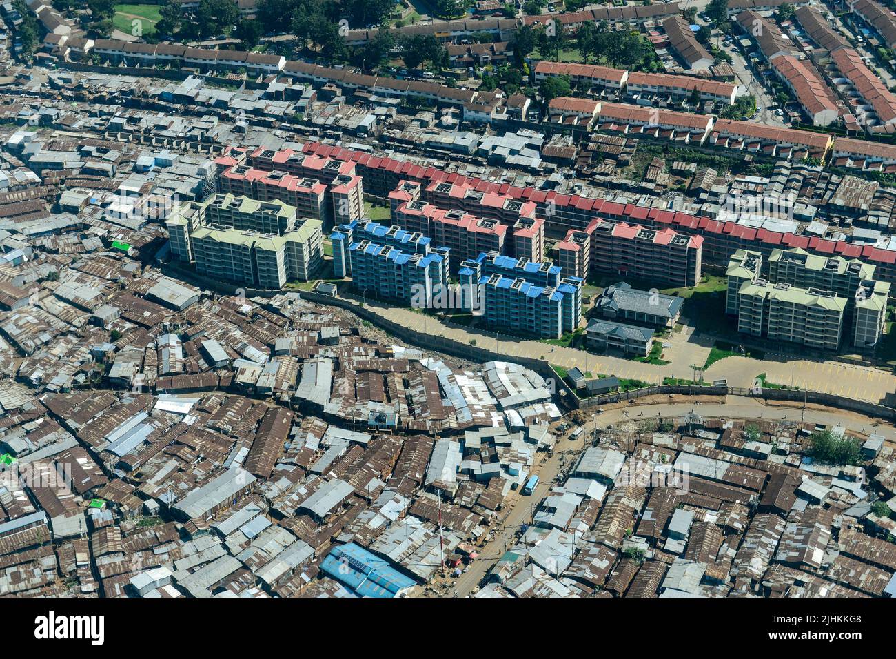 KENIA, Nairobi, Luftaufnahme des Slums Kibera / KENIA, Nairobi, Luftaufnahme Slum Kibera Stockfoto