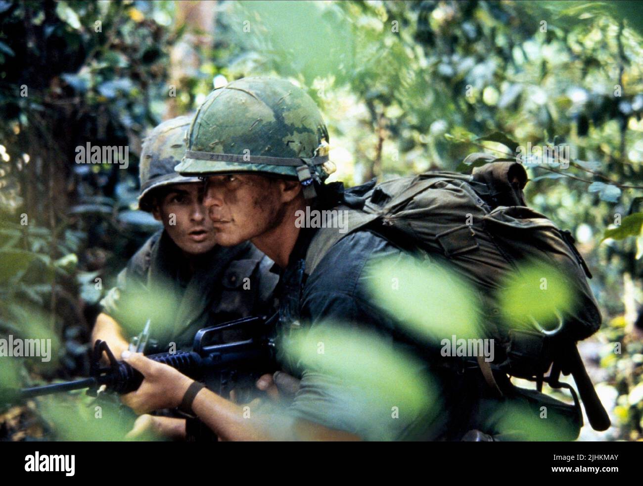 TOM BERENGER, CHARLIE SHEEN, PLATOON, 1986 Stockfoto