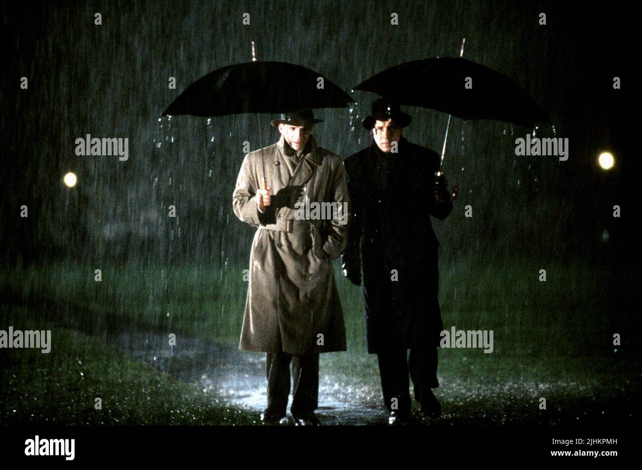 RALPH FIENNES, STEPHEN REA, DAS ENDE DER AFFÄRE, 1999 Stockfoto