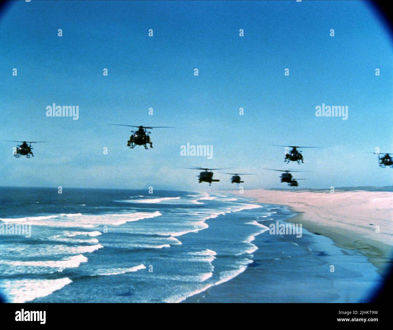 Us-Hubschrauber fliegen über Bay, BLACK HAWK DOWN, 2001 Stockfoto
