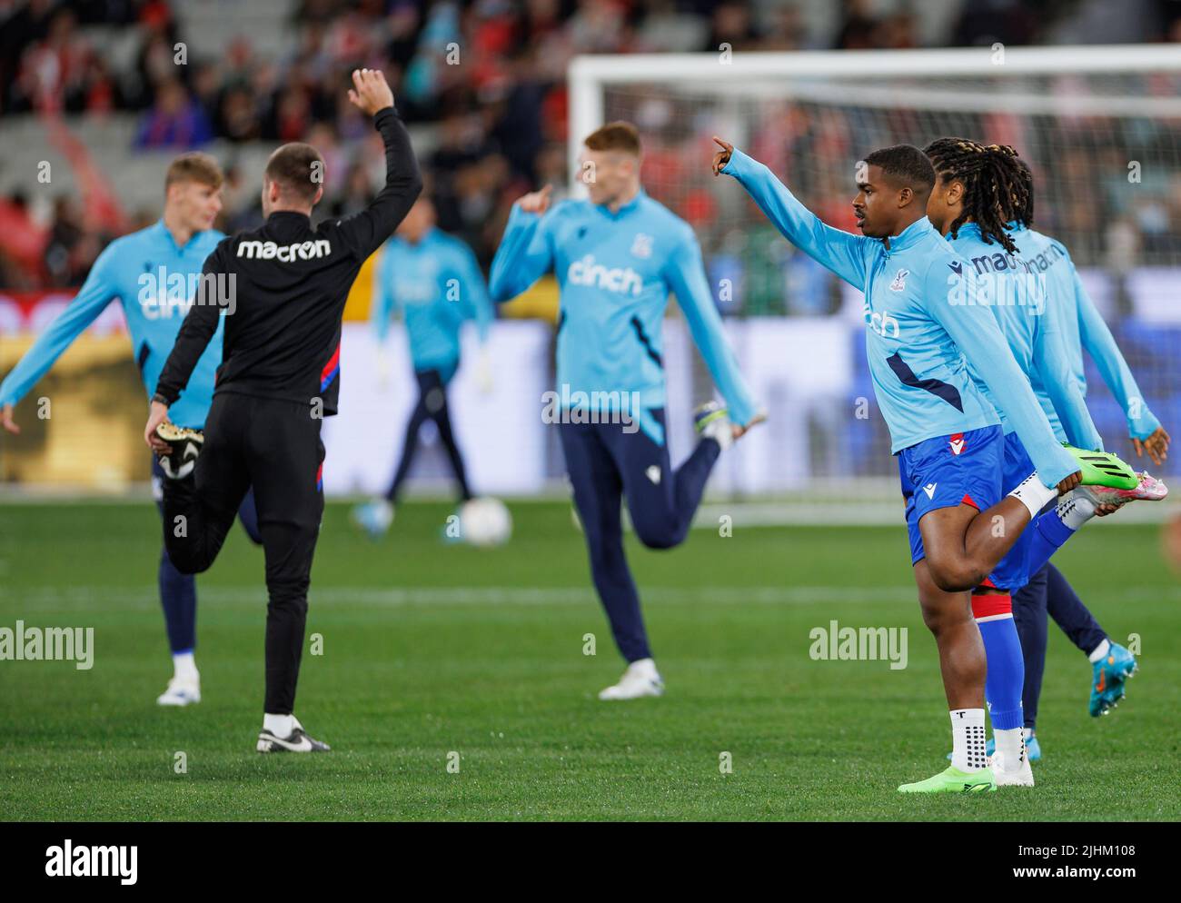 Melbourne, Australien, 19. Juli 2022. Crystal Palace-Spieler wärmen sich am 19. Juli 2022 vor Manchester United gegen Crystal Palace auf dem Melbourne Cricket Ground (MCG) auf. Kredit: Corleve/Alamy Stock Photo Stockfoto