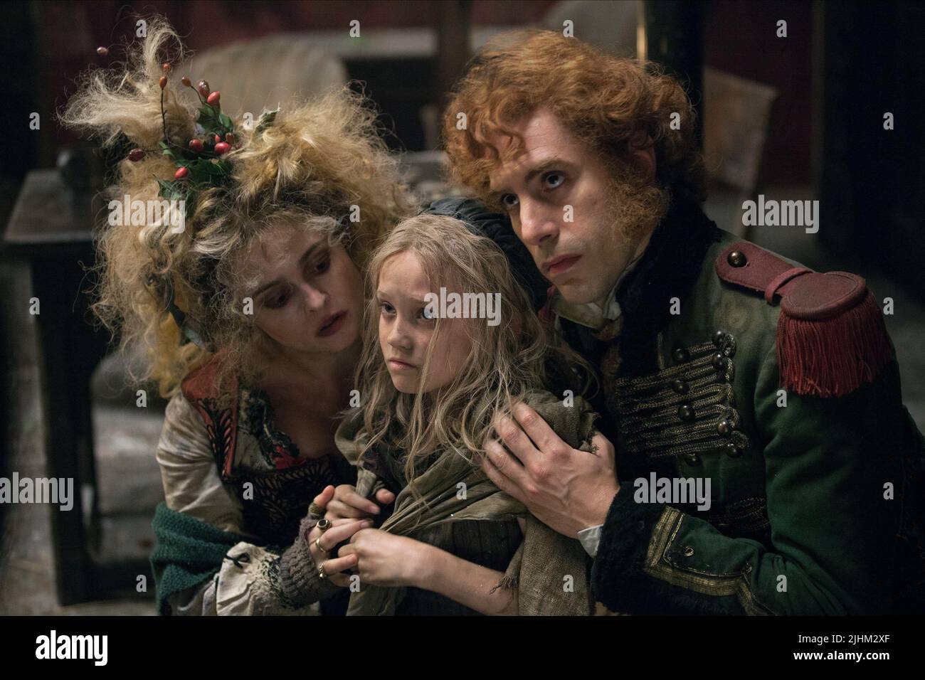 HELENA Bonham Carter, ISABELLE ALLEN, Sacha Baron Cohen, Les Miserables, 2012 Stockfoto