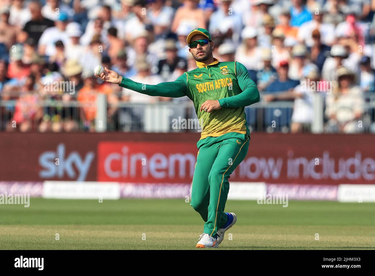 Chester Le Street, Großbritannien. 19.. Juli 2022. Reeza Hendricks aus Südafrika Felder den Ball Kredit: News Images LTD/Alamy Live News Stockfoto