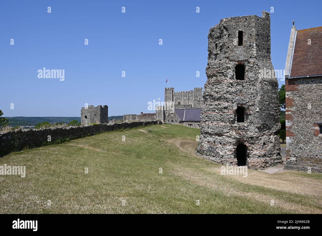 Der römische Leuchtturm in Dover ist ein ruinierter römischer Turm aus dem ersten Jahrhundert n. Chr. Stockfoto