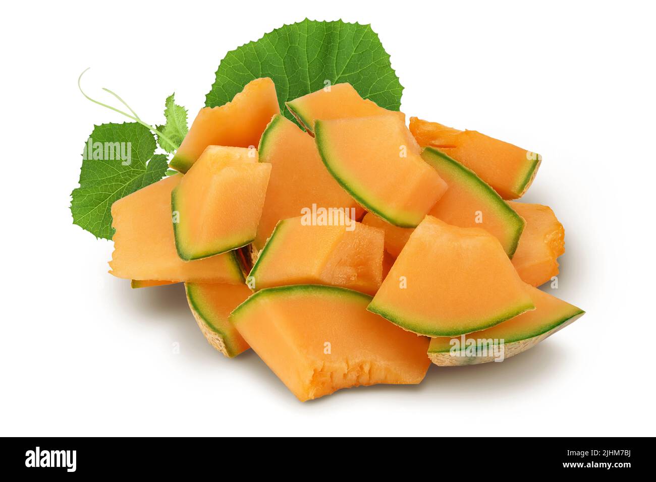 Melonenstücke aus Cantaloupe auf weißem Hintergrund mit voller Schärfentiefe isoliert. Stockfoto