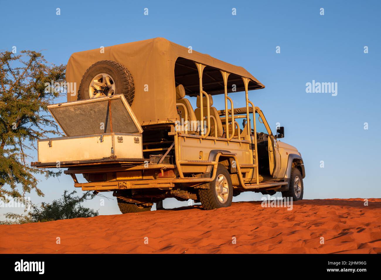Sundowner-Fahrt in der Kalahari-Wüste in Namibia Afrika Stockfoto