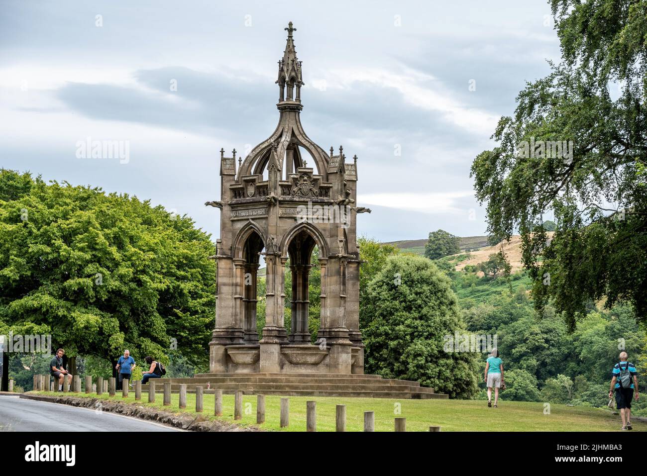 Yorkshire, Juli 12. 2022: Der Cavendish-Gedenkbrunnen in der Bolton Abbey, in der Nähe von Skipton Stockfoto