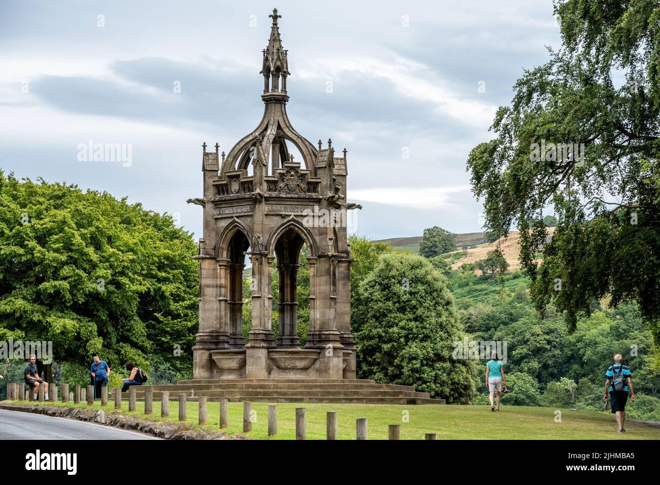 Yorkshire, Juli 12. 2022: Der Cavendish-Gedenkbrunnen in der Bolton Abbey, in der Nähe von Skipton Stockfoto