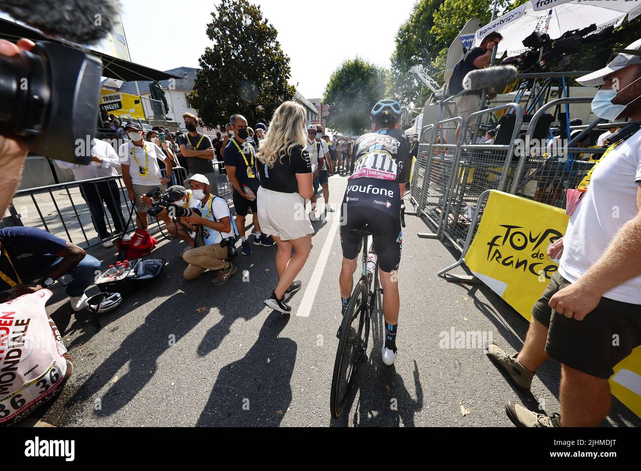 Der Franzose Romain Bardet vom Team DSM, abgebildet nach der sechzehnten Etappe des Radrennens der Tour de France, von Carcassonne nach Foix (179km), Frankreich, am Dienstag, den 19. Juli 2022. Die diesjährige Tour de France findet vom 01. Bis 24. Juli 2022 statt. POOL LUCA BETTINI Stockfoto
