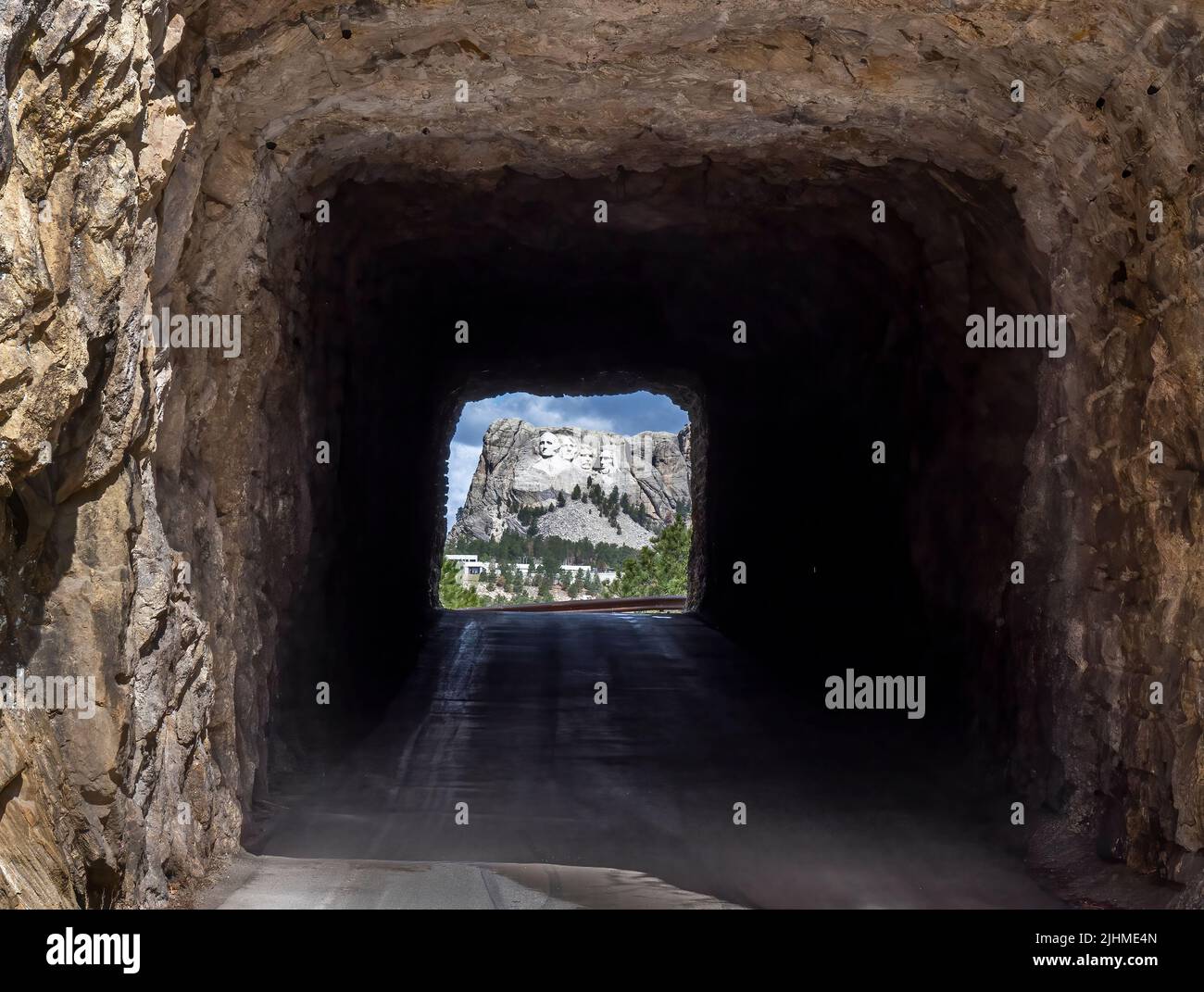 Mount Rushmore National Memorial durch den Doane Robinson Tunnel an der Iron Mountain Road, Teil des Peter Norbeck Scenic National Byway im Black H Stockfoto