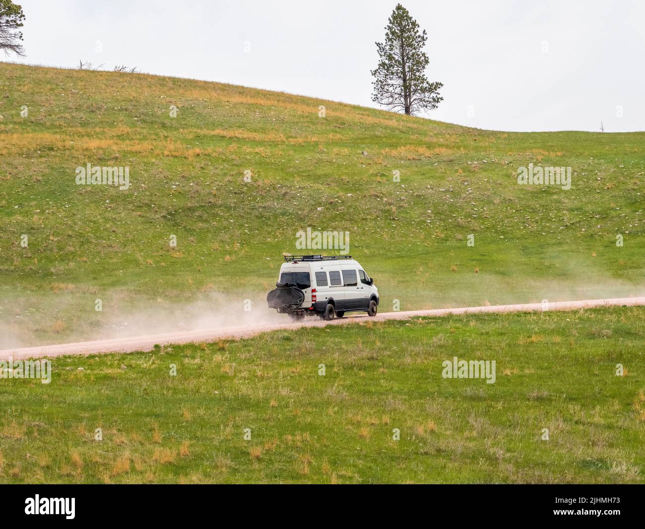 Van auf unbefestigten Straßen in Custer State Paek in South Dakota Stockfoto