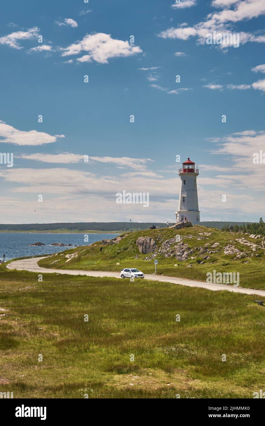 Louisbourg Lighthouse befindet sich auf Cape Breton Island und ist der vierte Leuchtturm einer Reihe von Leuchttürmen, die auf dem Gelände gebaut wurden. Der erste Leuchtturm, der 1734 erbaut wurde Stockfoto