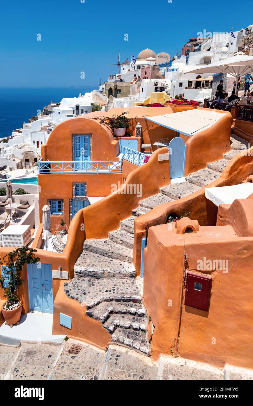 Malerische, bunte Ecke im Dorf Oia, Insel Santorini, Kykladen, Ägäis, Griechenland. Stockfoto