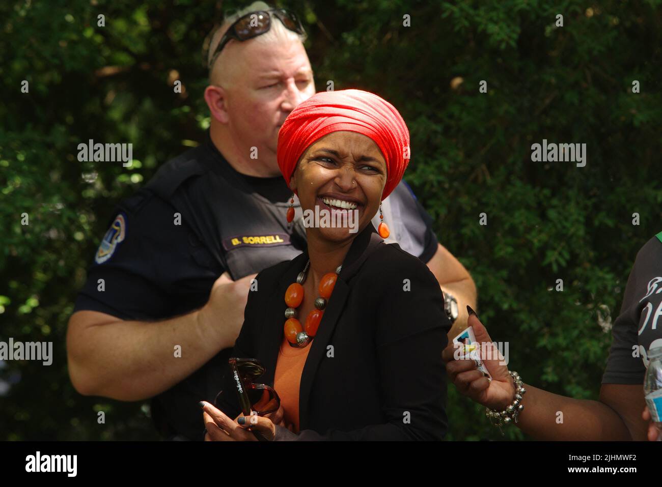 Washington, DC, 19. Juli 2022, US-Rep. Ilhan Omar (D-Minn.) lächelt während eines Abtreibungs-Protests in der Nähe des US-Kapitols. Quelle: Philip Yabut/Alamy Live News Stockfoto