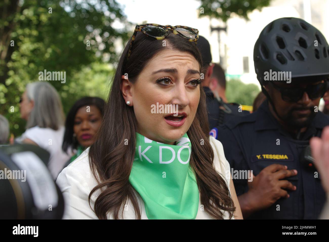 Washington, DC, 19. Juli 2022, die US-amerikanische Rep. Sara Jacobs (D-Cal.) nimmt an einem Abtreibungs-Protest in der Nähe des US-Kapitols Teil. Quelle: Philip Yabut/Alamy Live News Stockfoto