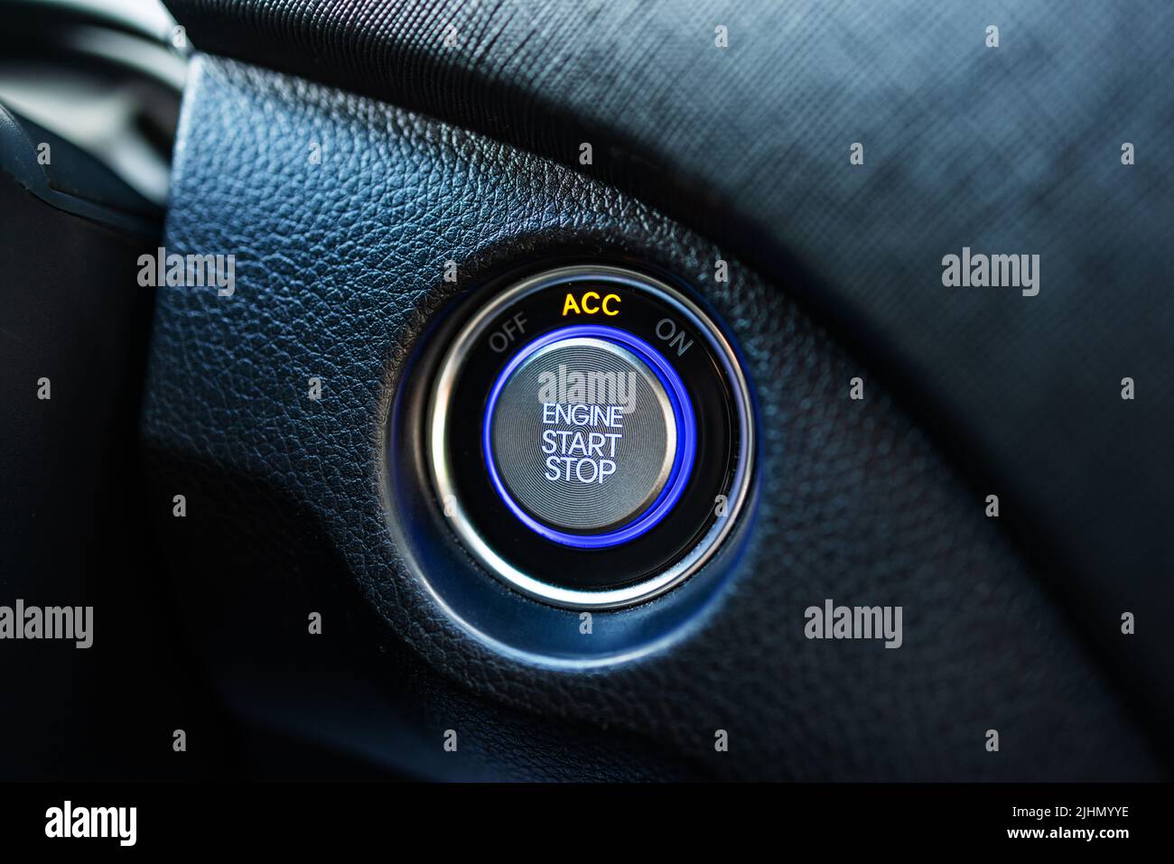 Motor-Start-und-Stopp-Taste in modernen Auto Stockfoto