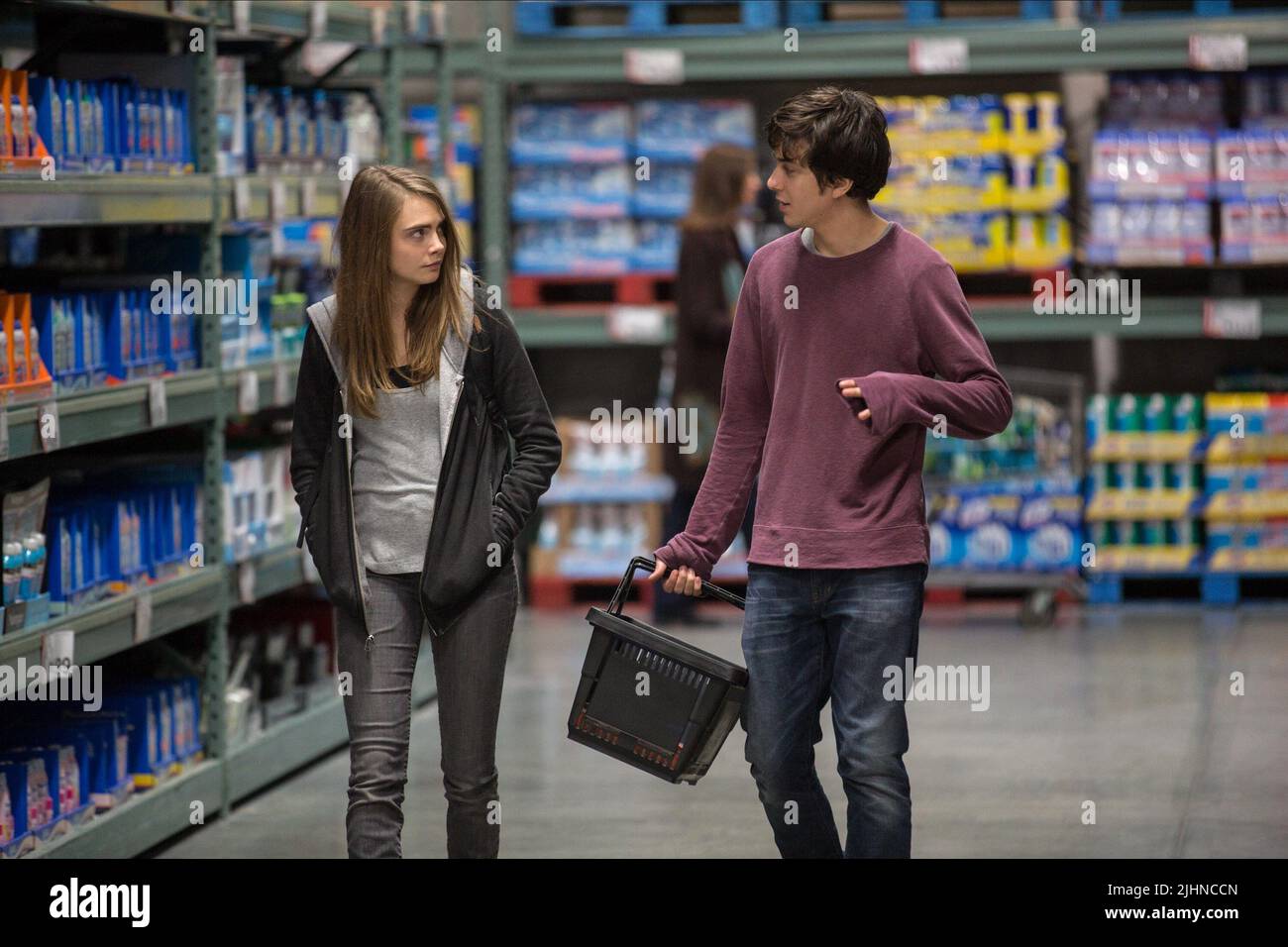 CARA DELEVINGNE, NAT WOLFF, PAPIER STÄDTE, 2015 Stockfoto