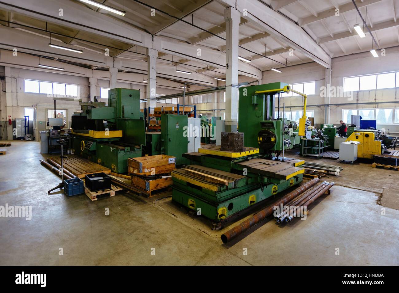 Industrielle Werkzeugmaschinen in der metallverarbeitenden Werkstatt Stockfoto