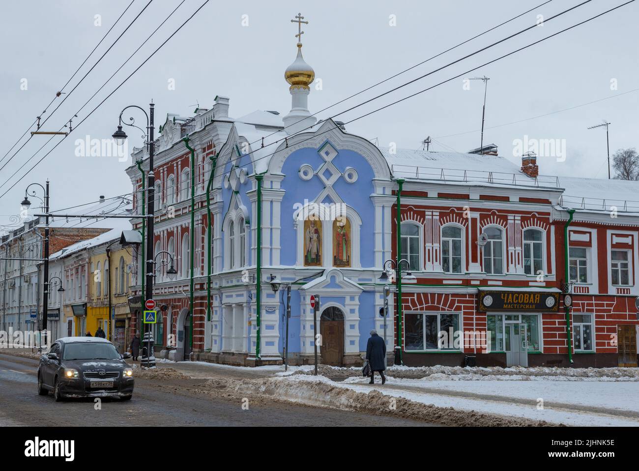 RYBINSK, RUSSLAND - 03. JANUAR 2021: Alte Hauskirche des heiligen Nikolaus des Wundertäters (ehemaliger Hof des Jugski-Dorofejew-Klosters) in der Stadt Stockfoto