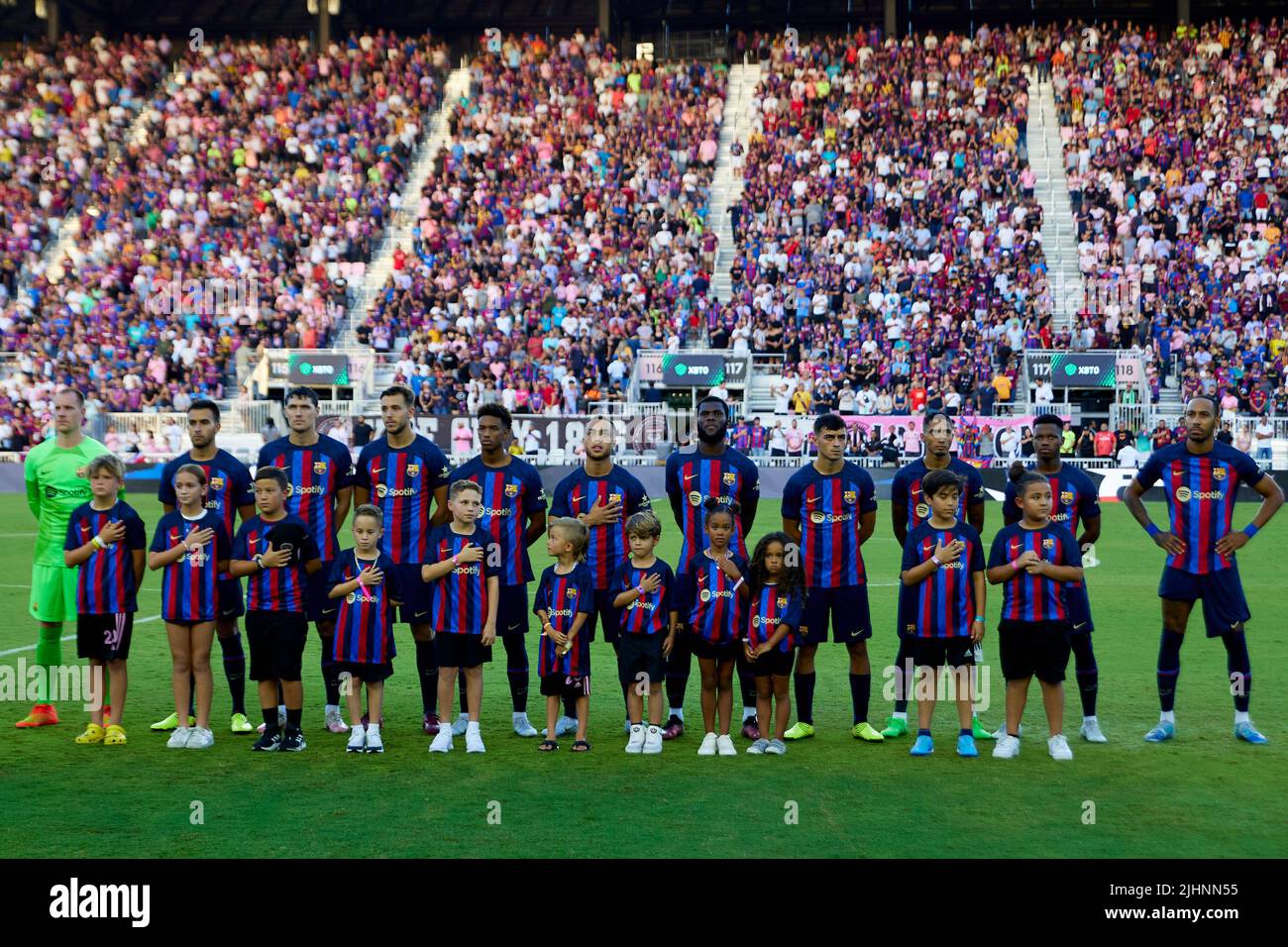 Fort Lauderdale, FL, USA. 19.. Juli 2022. FC Barcelona auf dem Feld während des internationalen Freundschaftsspiels zwischen Inter Miami CF und FC Barcelona im DRV Pink Stadium in Florida, USA. Kredit: Yaroslav Sabitov/YES Market Media/Alamy Live Nachrichten Stockfoto