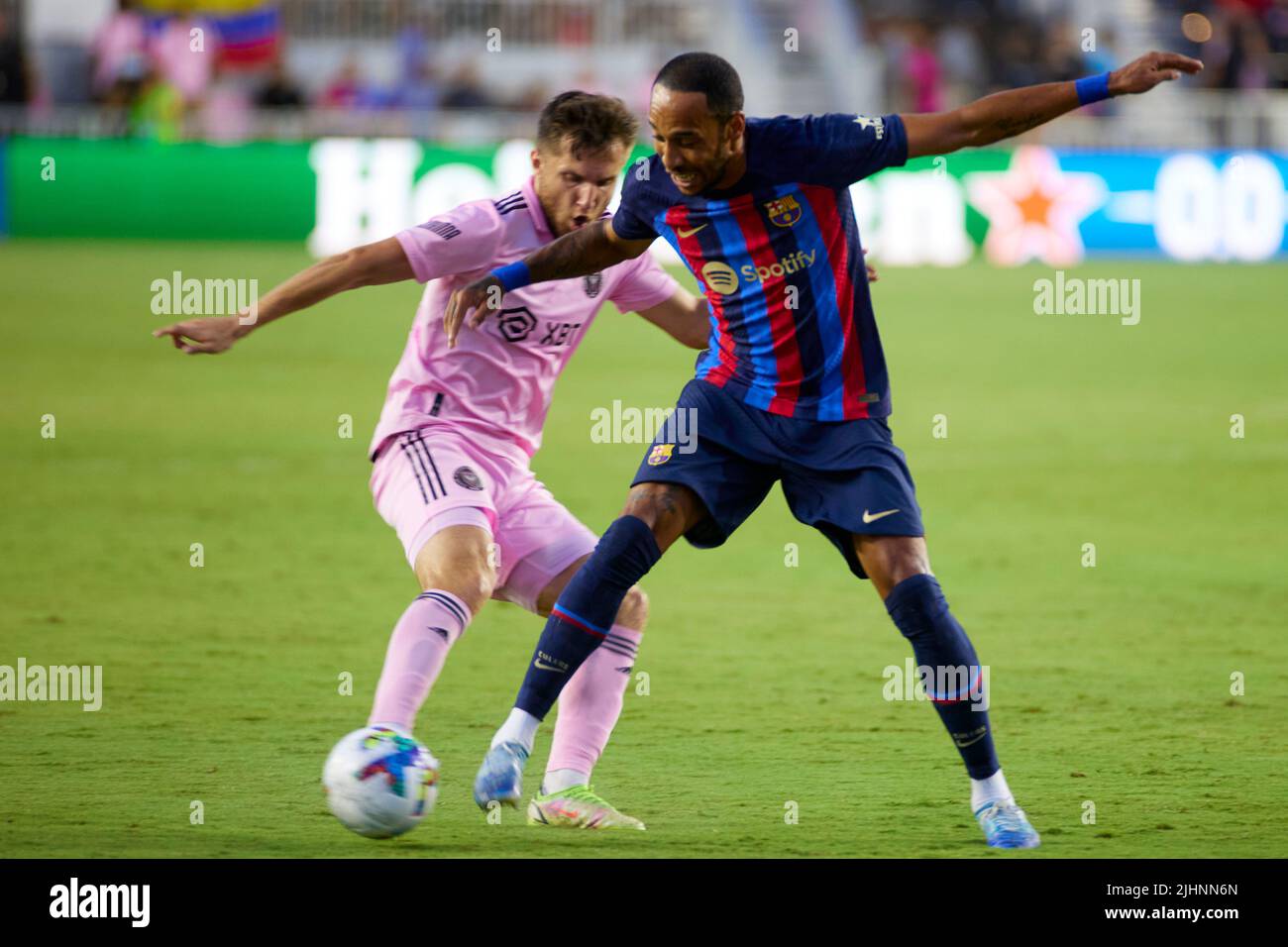 Fort Lauderdale, FL, USA. 19.. Juli 2022. FC Barcelona Spieler, die während des internationalen Freundschaftsspiels zwischen Inter Miami CF und FC Barcelona im DRV Pink Stadium in Florida, USA, angegriffen wurden. Kredit: Yaroslav Sabitov/YES Market Media/Alamy Live Nachrichten Stockfoto