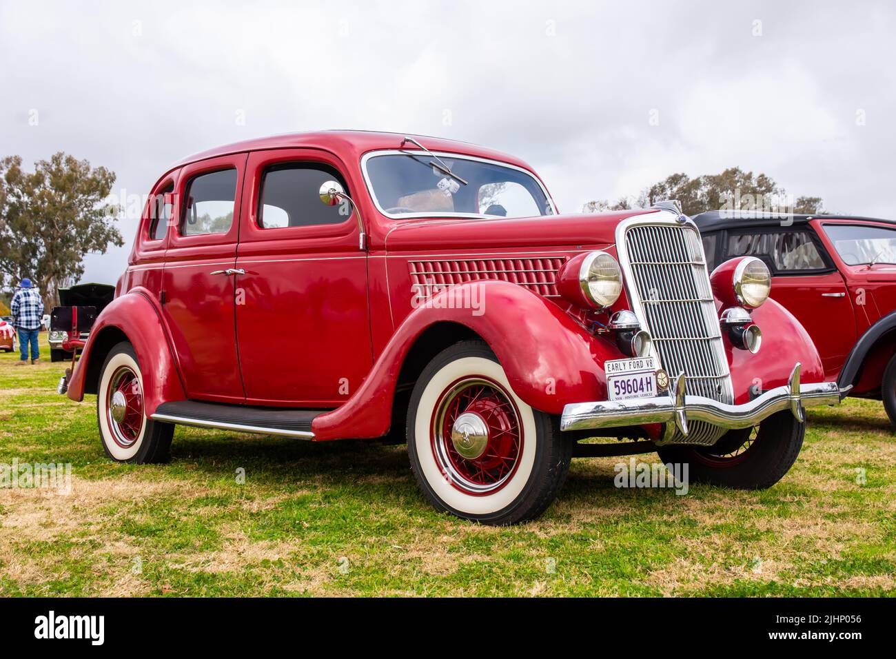 3/4 Ansicht 1936 Ford V8 Deluxe Fordor Trunk hinten Touring Sedan. Stockfoto