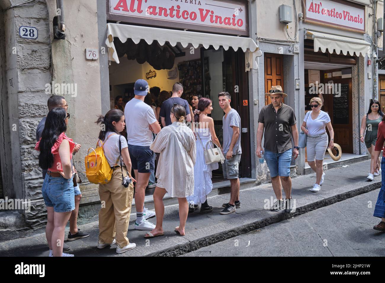 Kunden stehen vor der Tür Alle Antico Vinaio Via dei Neri Florenz Italien Stockfoto