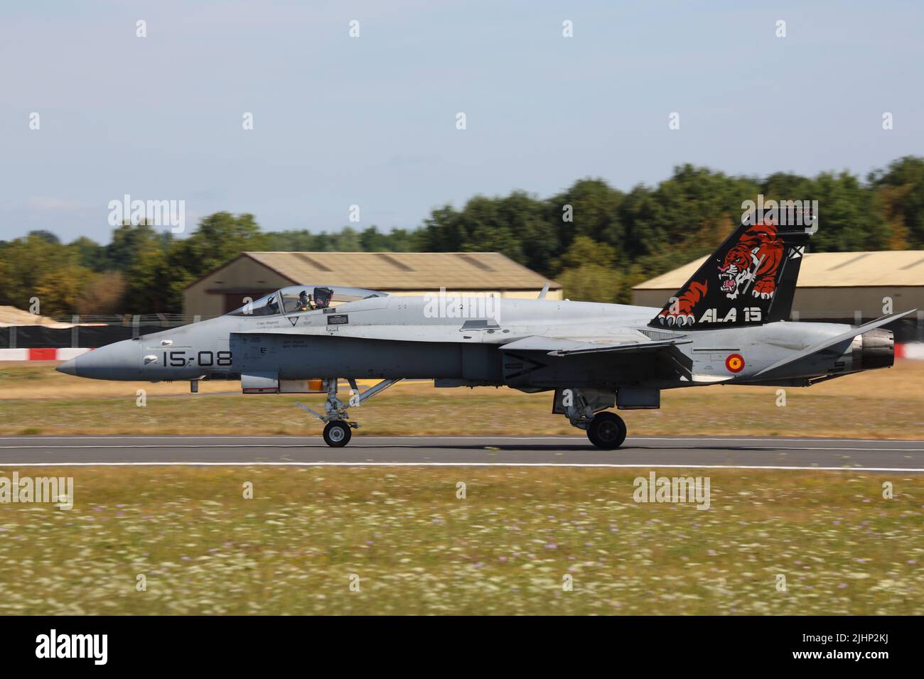 Fairford, Großbritannien. 16.. Juli 2022. Militärflugzeuge aus der ganzen Welt werden für das RIAT Royal International Air Tattoo ausgestellt. Ein McDonnell Douglas EF-18M Hornet der spanischen Luftwaffe. Stockfoto