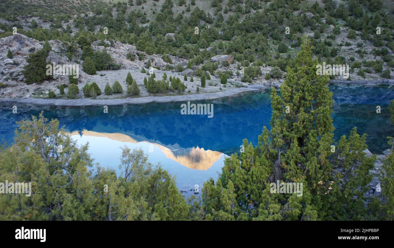 Schöner See in den Fann Bergen. Pamir-Altay in Tadschikistan. Stockfoto