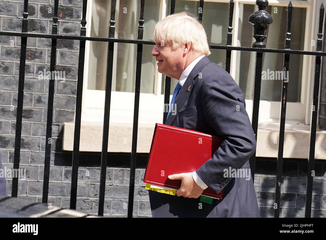 Premierminister Boris Johnson verlässt 10 Downing Street, Westminster, London, um an seinen letzten geplanten Fragen des Premierministers im Parlament teilzunehmen. Bilddatum: Mittwoch, 20. Juli 2022. Stockfoto