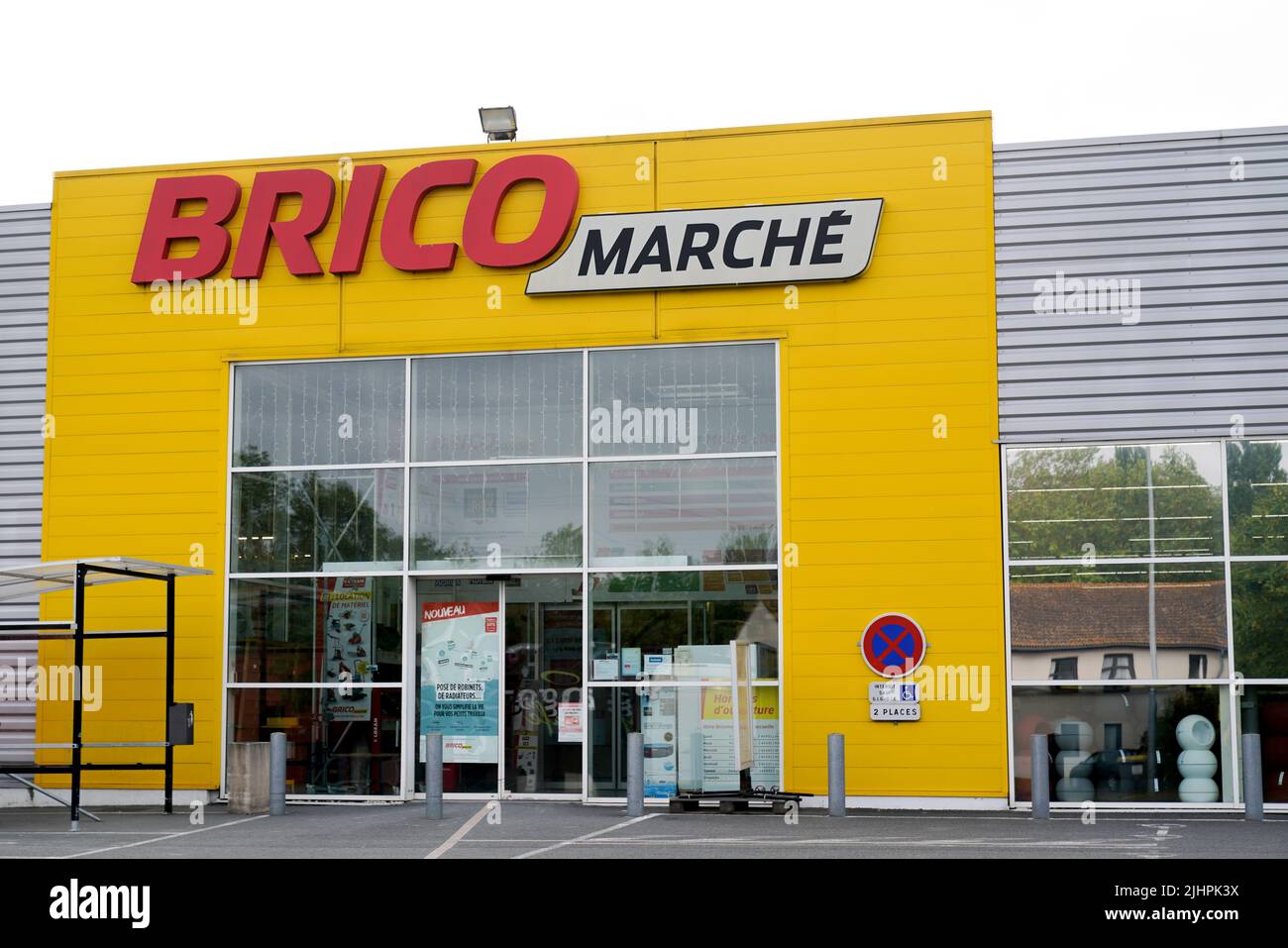 Bordeaux , Aquitaine Frankreich - 07 14 2022 : brico marche Logo Marke und Text Schild Shop an der Wand Fassade Eingangsgeschäft Stockfoto