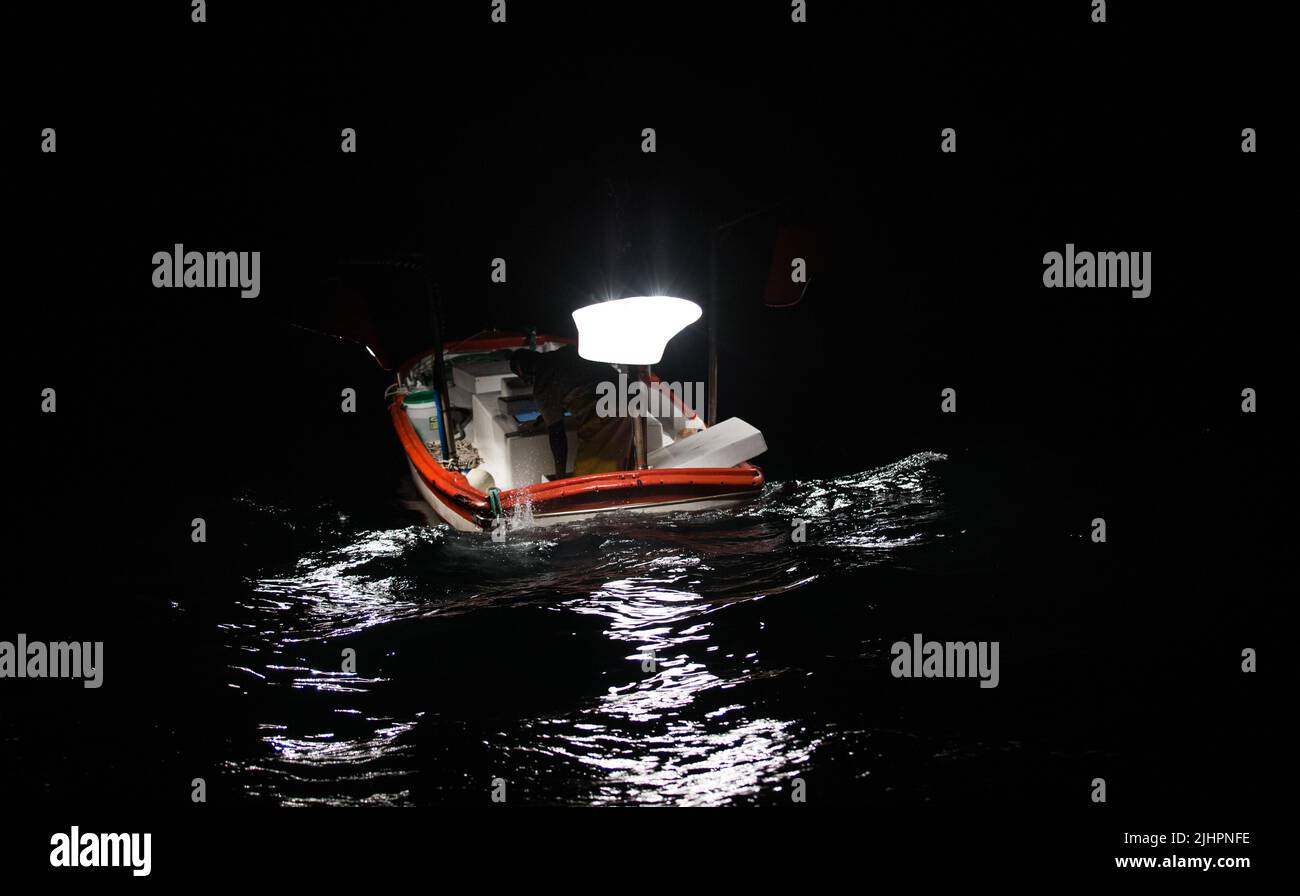 Portemonnaie-Fischfang leichtes Boot auf Arbeit Stockfoto