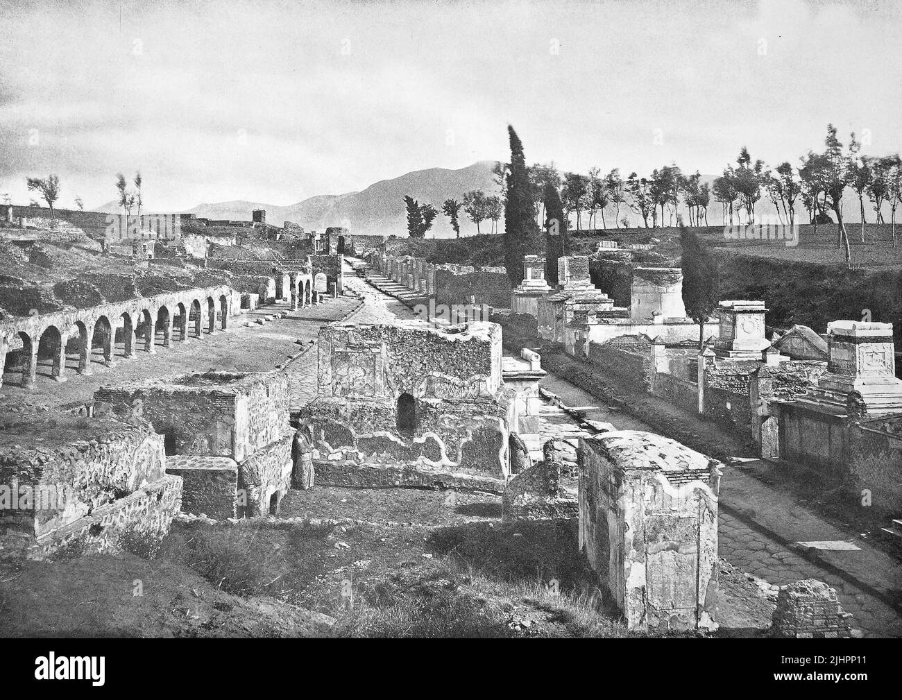 Historisches Foto (ca 1880) der Ruinen von Pompeji, die Straßen der Gräber, Italien / Historisches Foto von Ruinen von Pompeji, den Straßen der Gräber, Italien, Historisch, digital restaurierte Reproduktion einer Originalvorlage aus dem 19. Jahrhundert, das Originaldatum nicht bekannt, Stockfoto