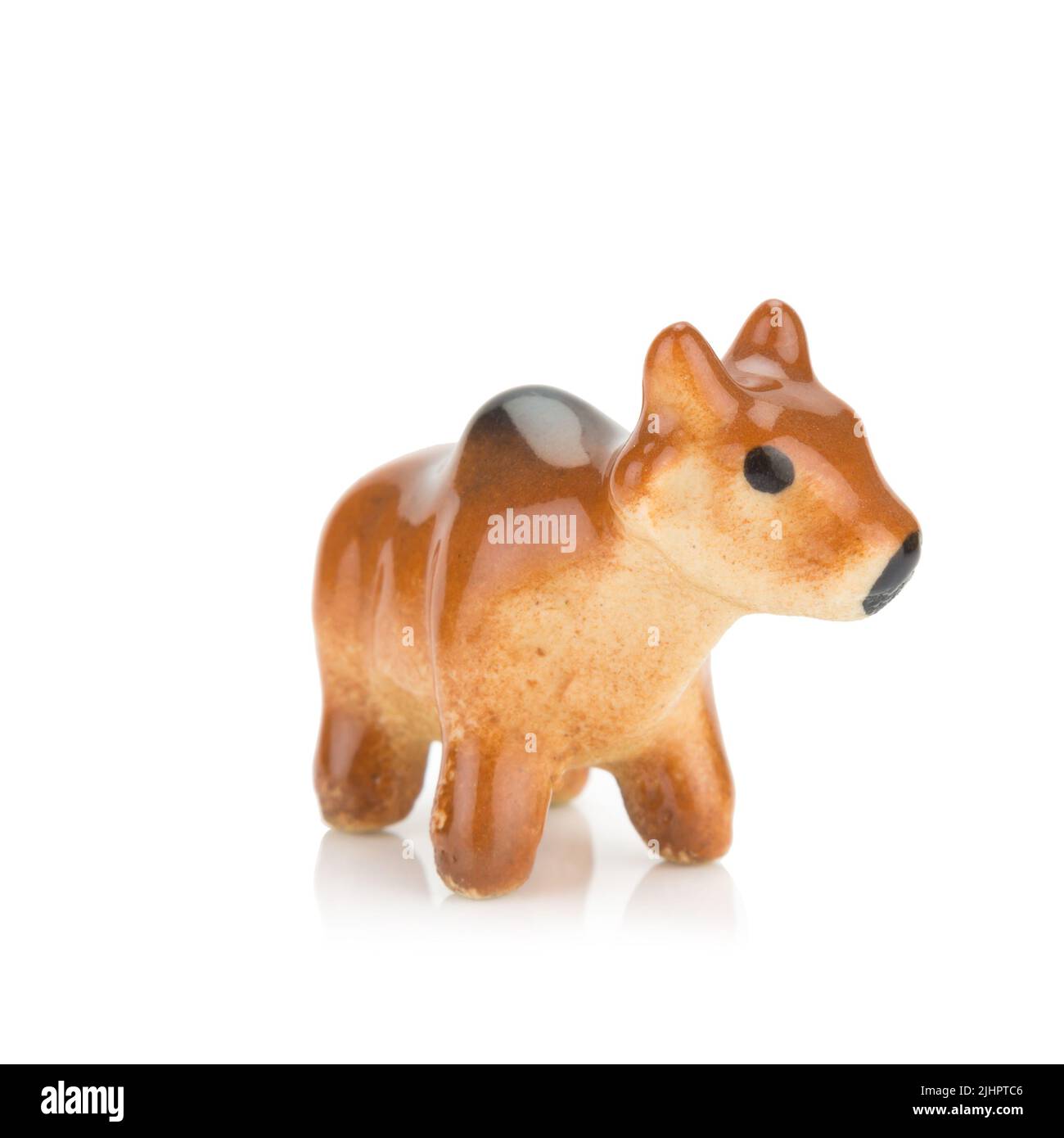 Rote Kuh. Schlepptau. Modell. Isoliert auf weißem Hintergrund. Stockfoto