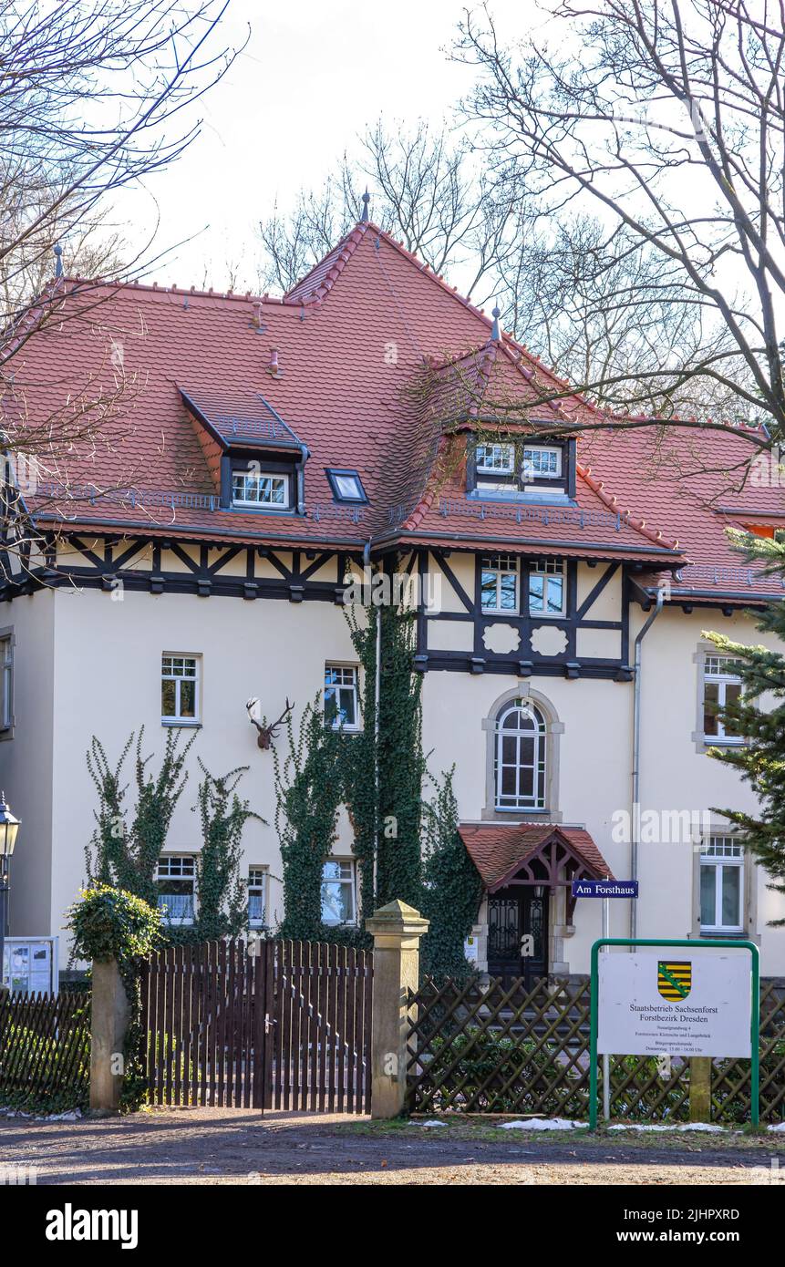 Dresden, Sachsen, Deutschland: Das Forsthaus in Klotzsche, Sitz des Staatsunternehmens Sachsenforst, Forstbezirk Dresden. Stockfoto