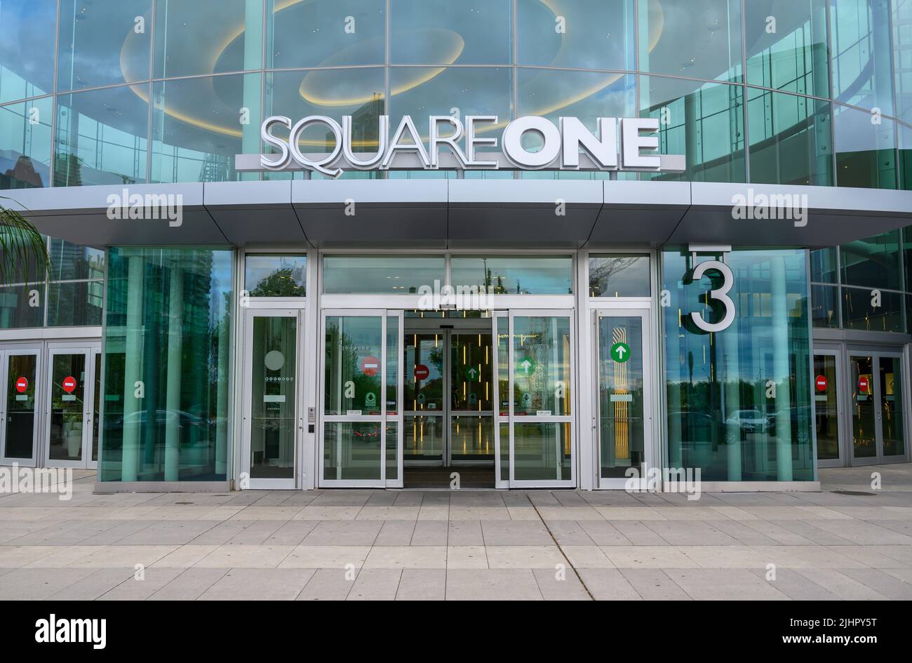 Square One Shopping Centre, Mississauga, ist das größte Einkaufszentrum in Ontario, Kanada. Stockfoto
