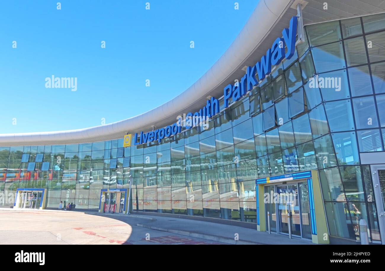 Außenansicht des Bahnhofs Liverpool South Parkway, Garston, Speke, Merseyside zum Liverpool John Lennon Airport, Holly Farm Rd, Liverpool L19 5PQ Stockfoto