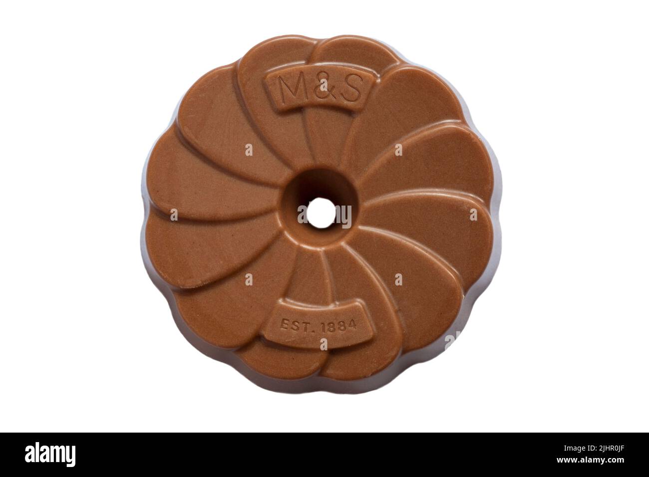Extrem schokoladige Milchschokolade rundet den Keks von M&S isoliert auf weißem Hintergrund ab Stockfoto
