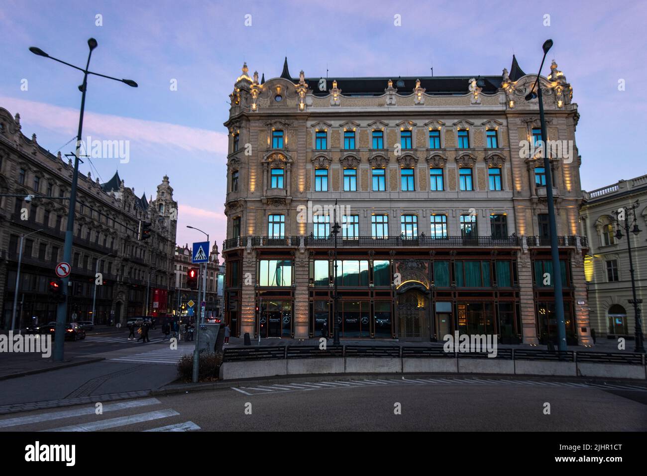 Budapest: Szabad Sajto Straße, Klotild Paläste. Ungarn Stockfoto