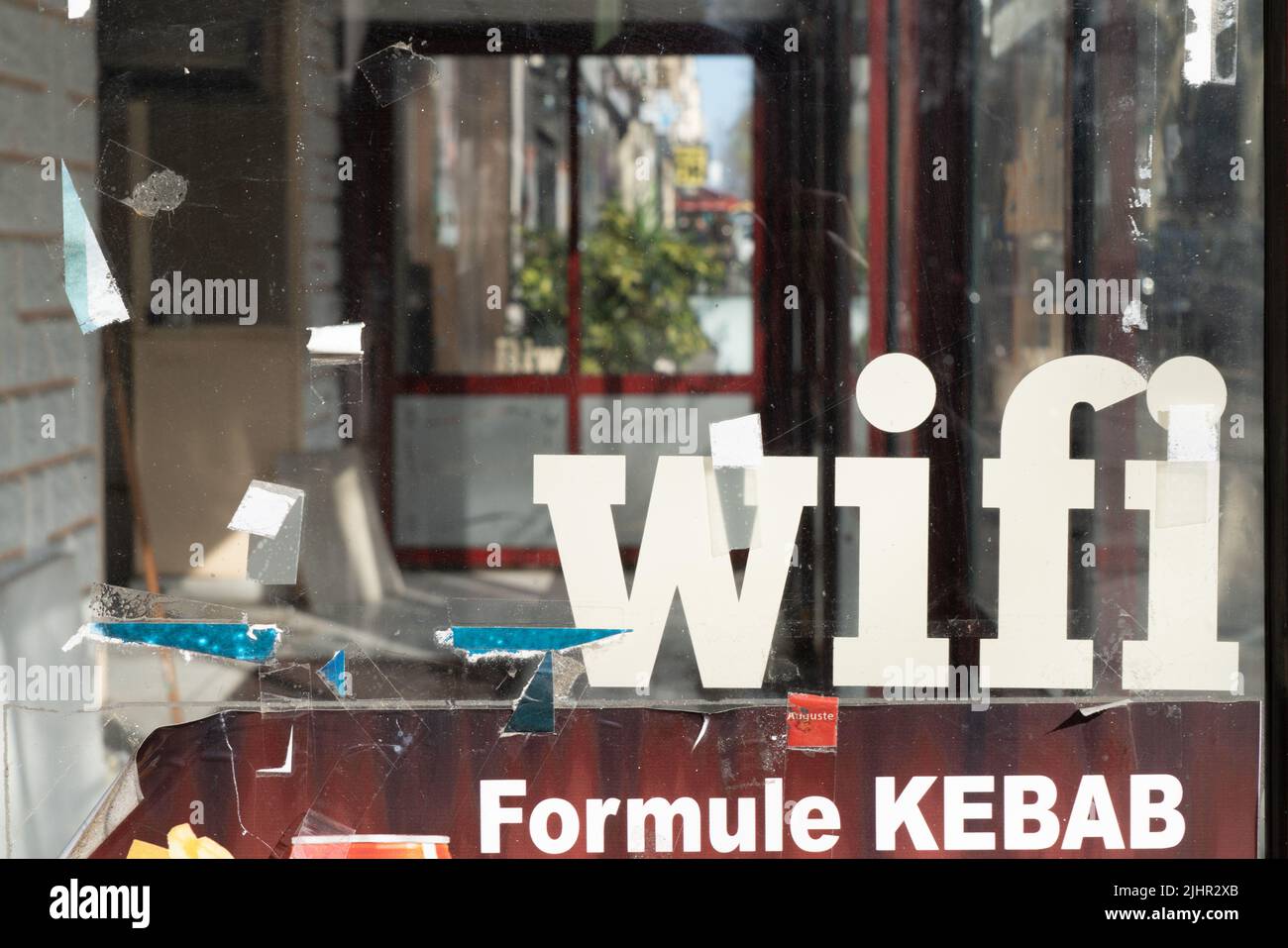 Frankreich, Region Ile de France, Paris 14. Arrondissement, Avenue du Maine, Geschäft geschlossen, Kebab und WiFi, Stockfoto