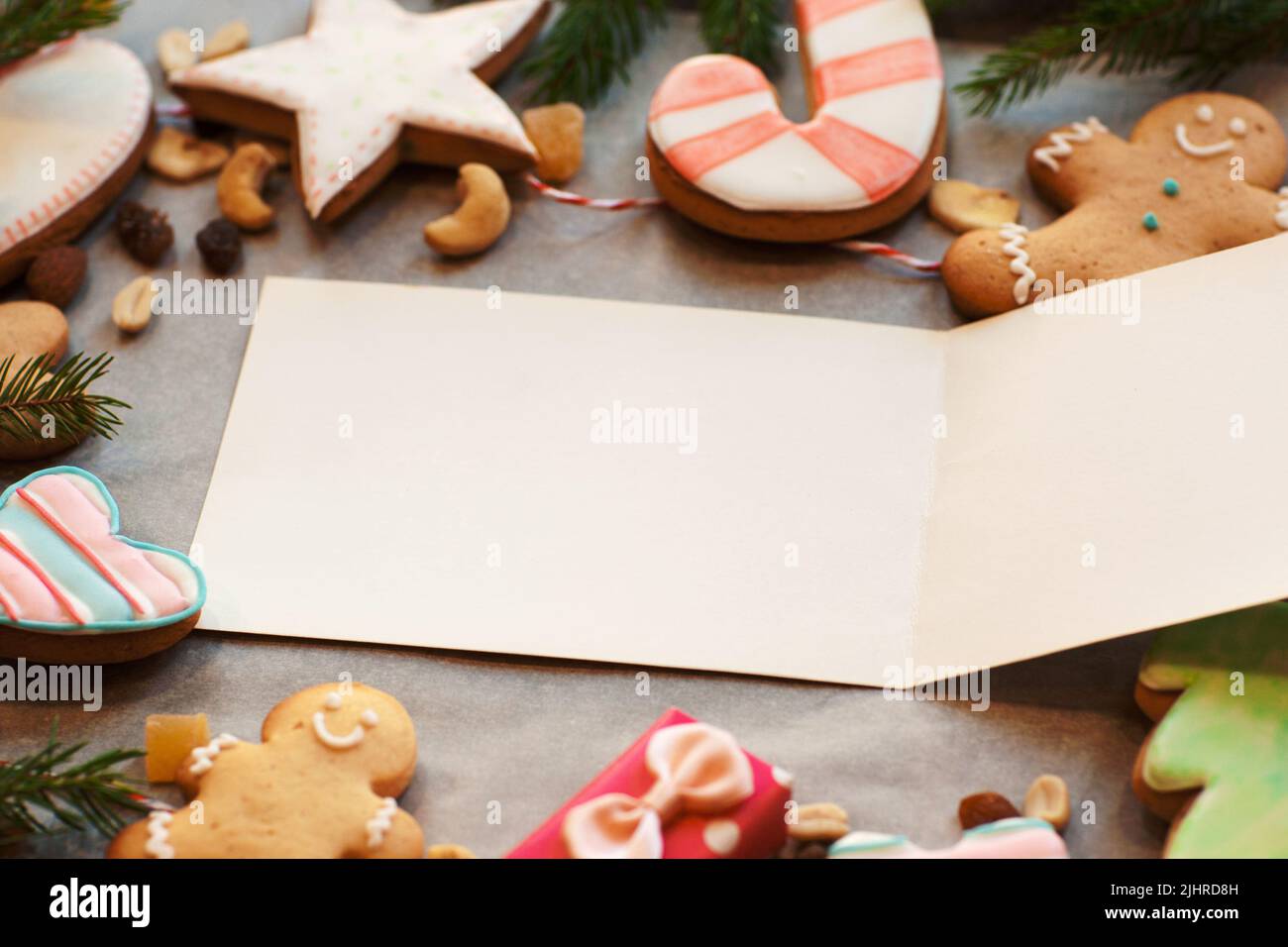 Leere Grußkarte in Lebkuchenrahmen Stockfoto