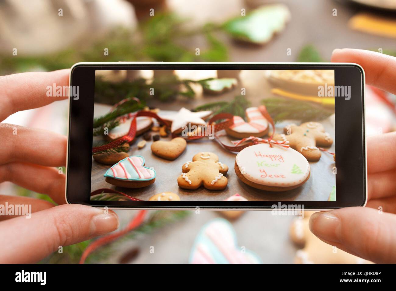 Weihnachten traditionelle Leckerbissen Fotografie am Telefon Stockfoto